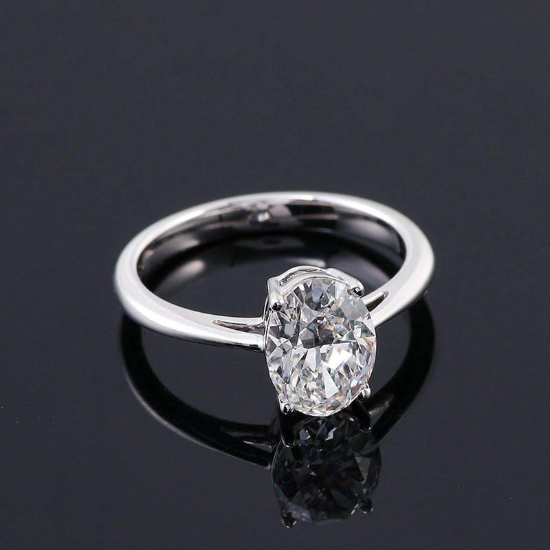 2.1 Ct Oval Moissanite Enagagement Ring