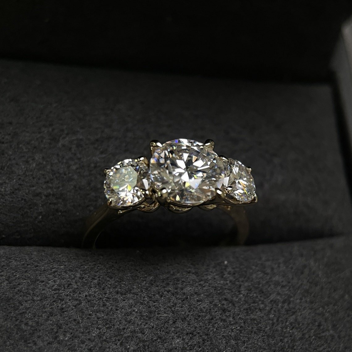 1.0 Ct Brilliant Round Moissanite Wedding Ring