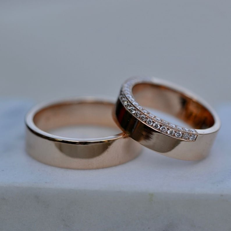 Beautiful Moissanite couple Band