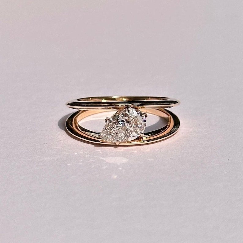 2.0 Ct Pear Moissanite Engagement Ring